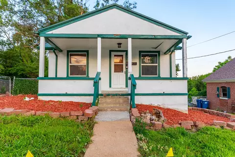 216 Pierce St, Jefferson City, MO 65101
