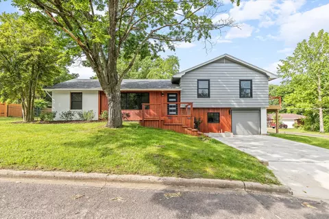2002 Woodlea Dr, Columbia, MO 65201