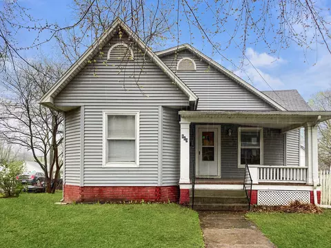 869 S Redman Ave, Marshall, MO 65340