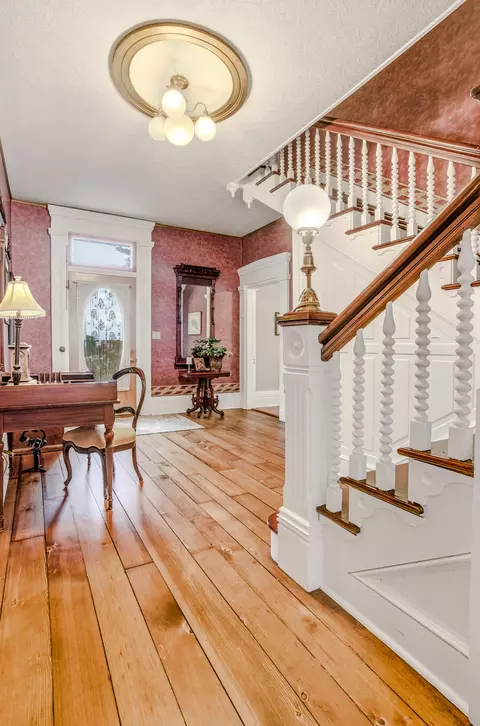 Entry Way - 410 5th St, Glasgow, MO 65254 photo 3 of 12