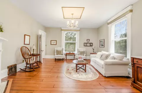 Living - 410 5th St, Glasgow, MO 65254 photo 3 of 6