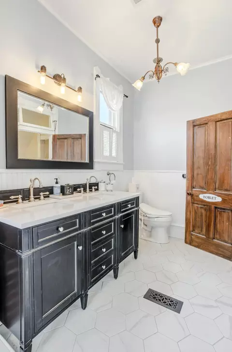 Bath - 410 5th St, Glasgow, MO 65254 photo 3 of 5