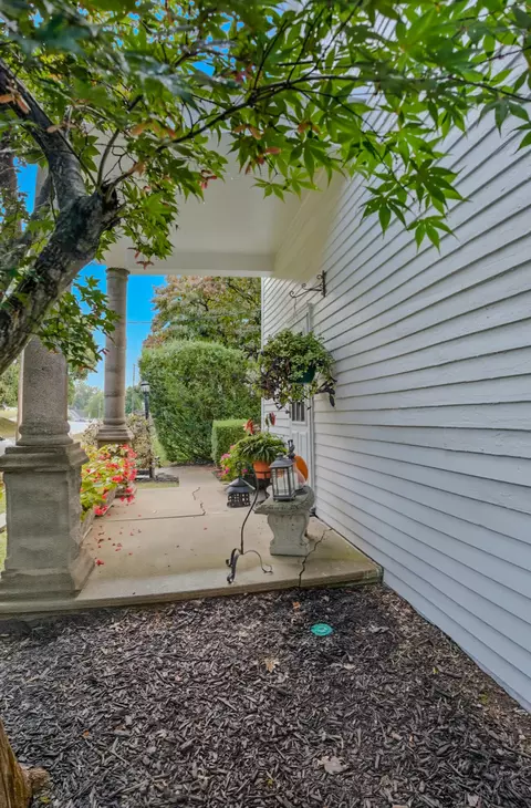 Exterior - 410 5th St, Glasgow, MO 65254 photo 9 of 29