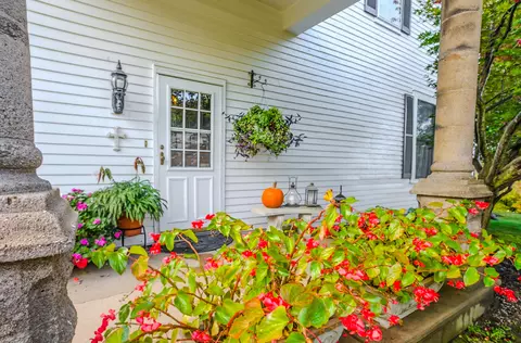Exterior - 410 5th St, Glasgow, MO 65254 photo 7 of 29