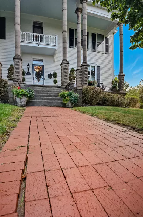 Exterior - 410 5th St, Glasgow, MO 65254 photo 1 of 29