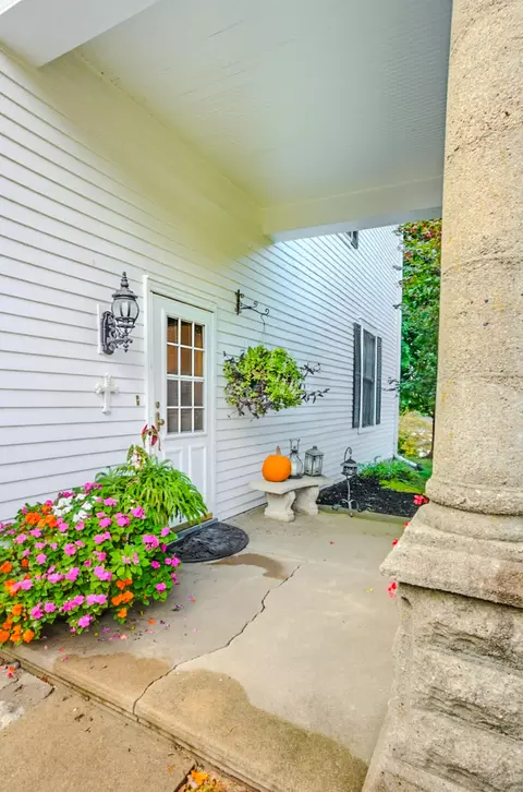 Exterior - 410 5th St, Glasgow, MO 65254 photo 8 of 29