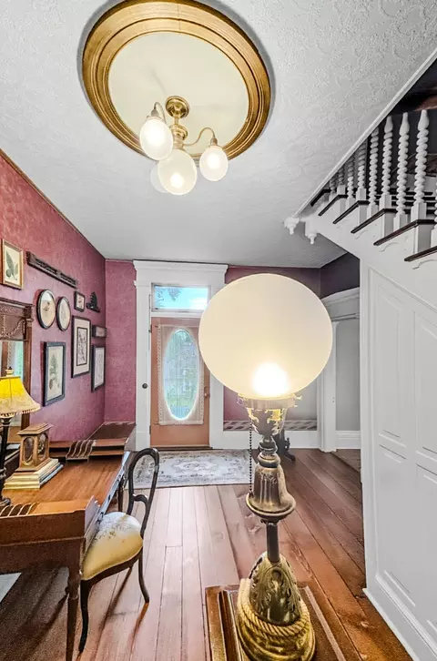 Entry Way - 410 5th St, Glasgow, MO 65254 photo 1 of 12