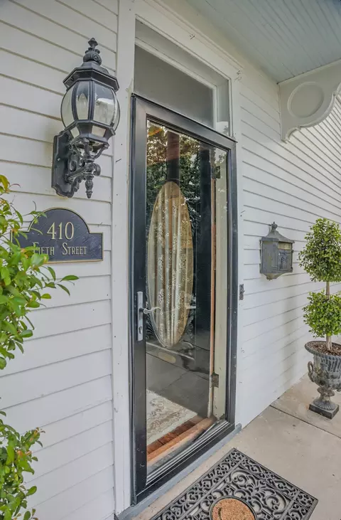 Exterior - 410 5th St, Glasgow, MO 65254 photo 2 of 29
