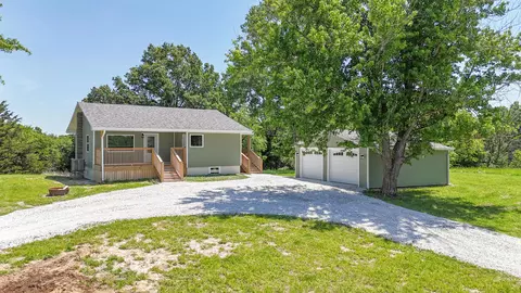 21902 Guthridge Ave, Keytesville, MO 65261