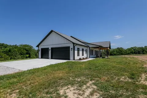 11316 W Bradley Ln, Rocheport, MO 65279
