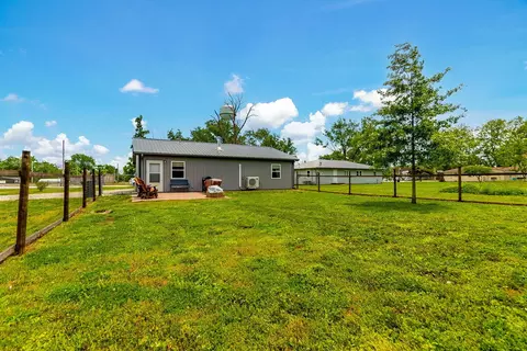 Exterior - 305 N Morris Ave, Clark, MO 65243 photo 4 of 12