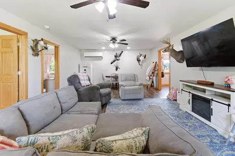 305 N Morris Ave, Clark, MO 65243