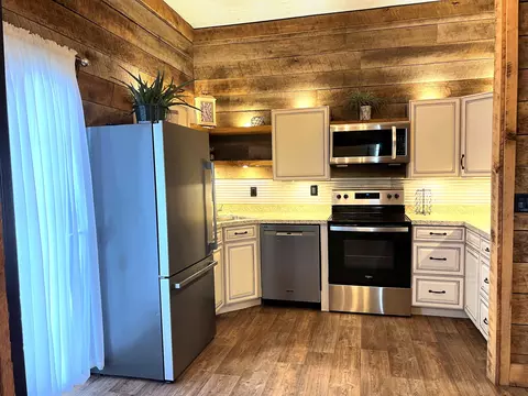 Kitchen - 13985 N Pilot, Pilot Grove, MO 65276 photo 4 of 4