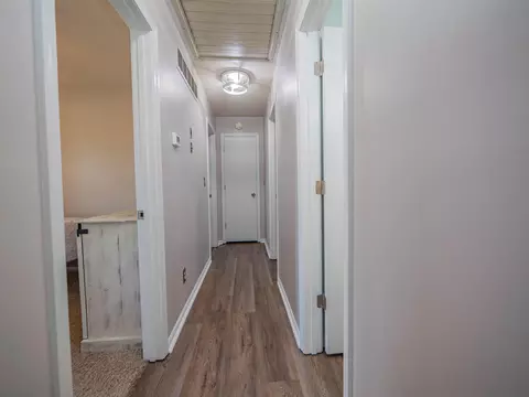 Entry Way - 101 Lakeview Dr, Glasgow, MO 65254 photo 1 of 2