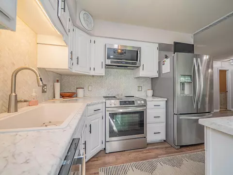 Kitchen - 101 Lakeview Dr, Glasgow, MO 65254 photo 4 of 4