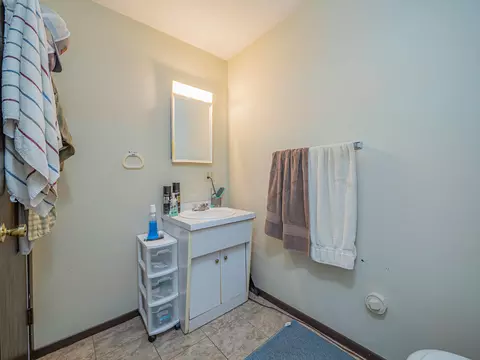 Bath - 101 Lakeview Dr, Glasgow, MO 65254 photo 3 of 3