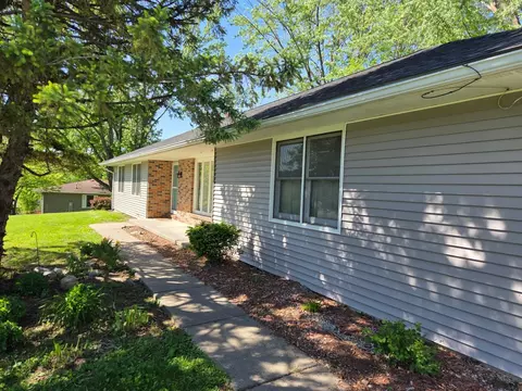 Exterior - 101 Lakeview Dr, Glasgow, MO 65254 photo 2 of 2