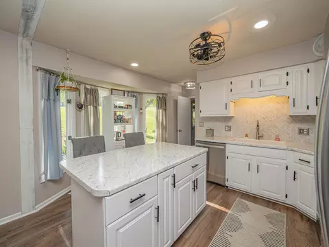 Kitchen - 101 Lakeview Dr, Glasgow, MO 65254 photo 3 of 4