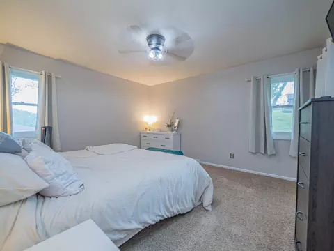 Bedroom - 101 Lakeview Dr, Glasgow, MO 65254 photo 2 of 3