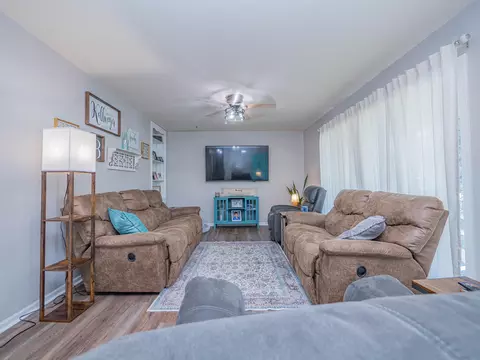Living - 101 Lakeview Dr, Glasgow, MO 65254 photo 2 of 5