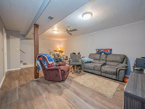 Living - 101 Lakeview Dr, Glasgow, MO 65254 photo 5 of 5