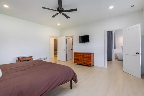 Bedroom - 6160 Audrain Road 165, Sturgeon, MO 65284 photo 3 of 7