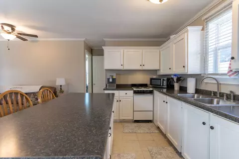Kitchen - 425 W Shore Dr, Cairo, MO 65239 photo 2 of 2