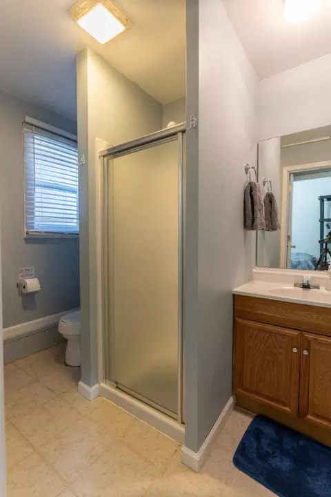 Bath - 425 W Shore Dr, Cairo, MO 65239 photo 1 of 1