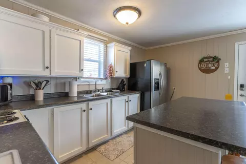 Kitchen - 425 W Shore Dr, Cairo, MO 65239 photo 1 of 2