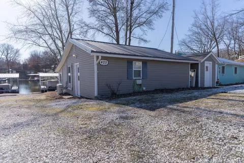 Exterior - 425 W Shore Dr, Cairo, MO 65239 photo 2 of 5