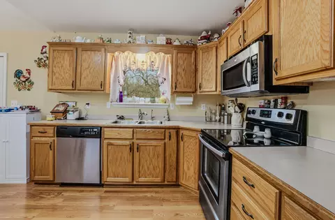 Kitchen - 11419 Valley View Ct, Holts Summit, MO 65043 photo 2 of 3