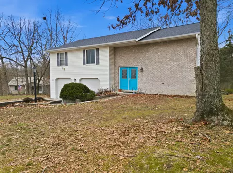 11419 Valley View Ct, Holts Summit, MO 65043