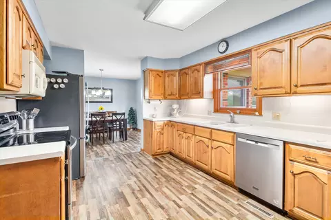 Kitchen - 101 E Reed St, Fulton, MO 65251 photo 4 of 6