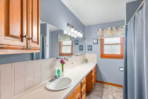 Bath - 101 E Reed St, Fulton, MO 65251 photo 2 of 5