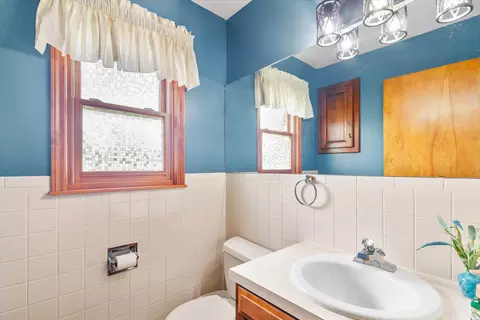 Bath - 101 E Reed St, Fulton, MO 65251 photo 1 of 5