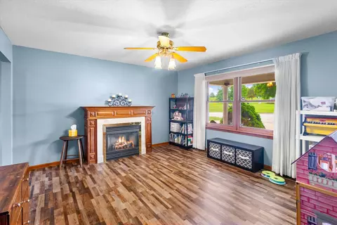 Living - 101 E Reed St, Fulton, MO 65251 photo 2 of 4
