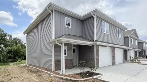 7860 N Glen Meadow Dr #18, Columbia, MO 65202