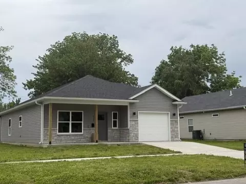 517 S Clark St, Moberly, MO 65270