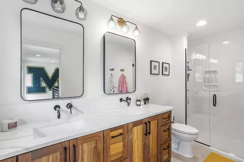 Bath - 5701 E Flintstone Ln, Ashland, MO 65010 photo 5 of 5