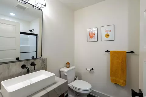 Bath - 5701 E Flintstone Ln, Ashland, MO 65010 photo 2 of 5
