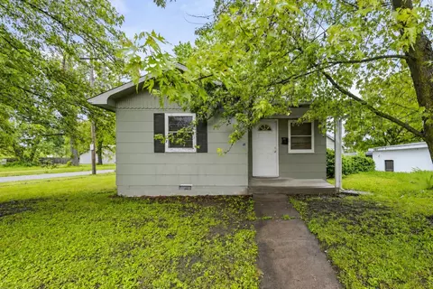 451 S Allen St, Centralia, MO 65240