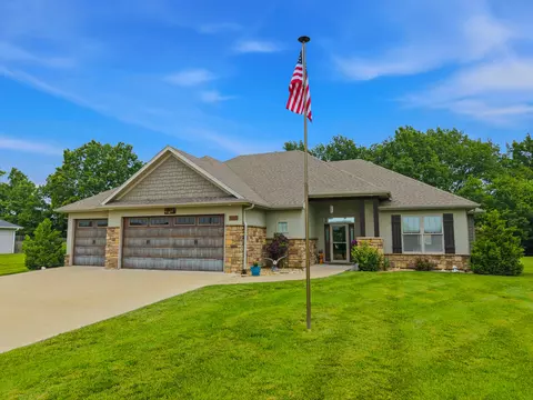 3812 Canyon Ridge Dr, Columbia, MO 65202