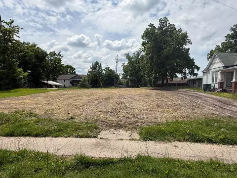 407 N 8th St, Columbia, MO 65201