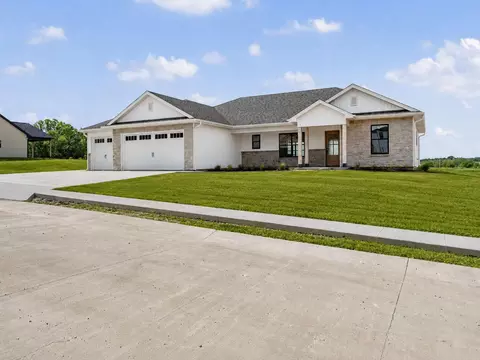 16595 Klinton Dr, Boonville, MO 65233