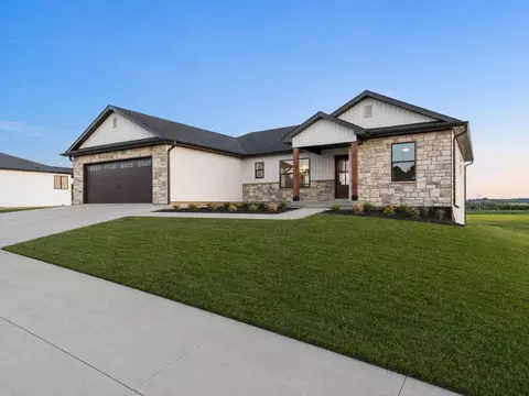 19305 Nicholas Dr, Boonville, MO 65233