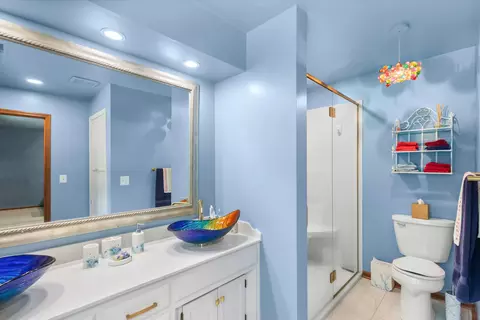 Bath - 506 Arbor Dr, Columbia, MO 65201 photo 3 of 5