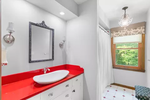 Bath - 506 Arbor Dr, Columbia, MO 65201 photo 4 of 5
