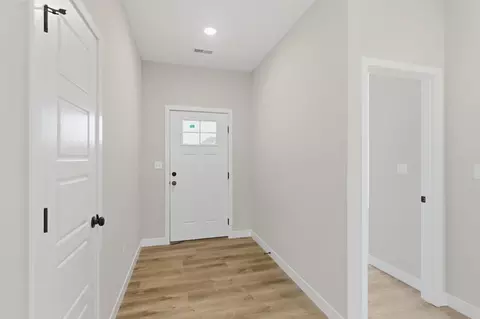 Entry Way - 15255 Amendment Rd, Ashland, MO 65010 photo 1 of 2