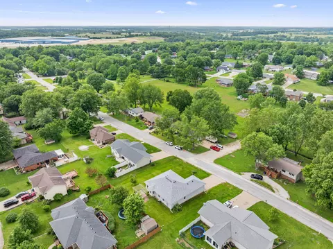 View/Area - 412 W Champain St, Eldon, MO 65026 photo 5 of 6