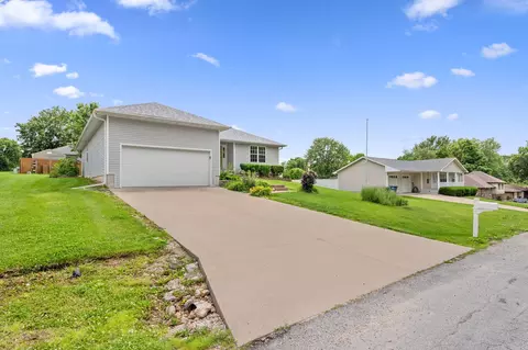 Exterior - 412 W Champain St, Eldon, MO 65026 photo 3 of 11